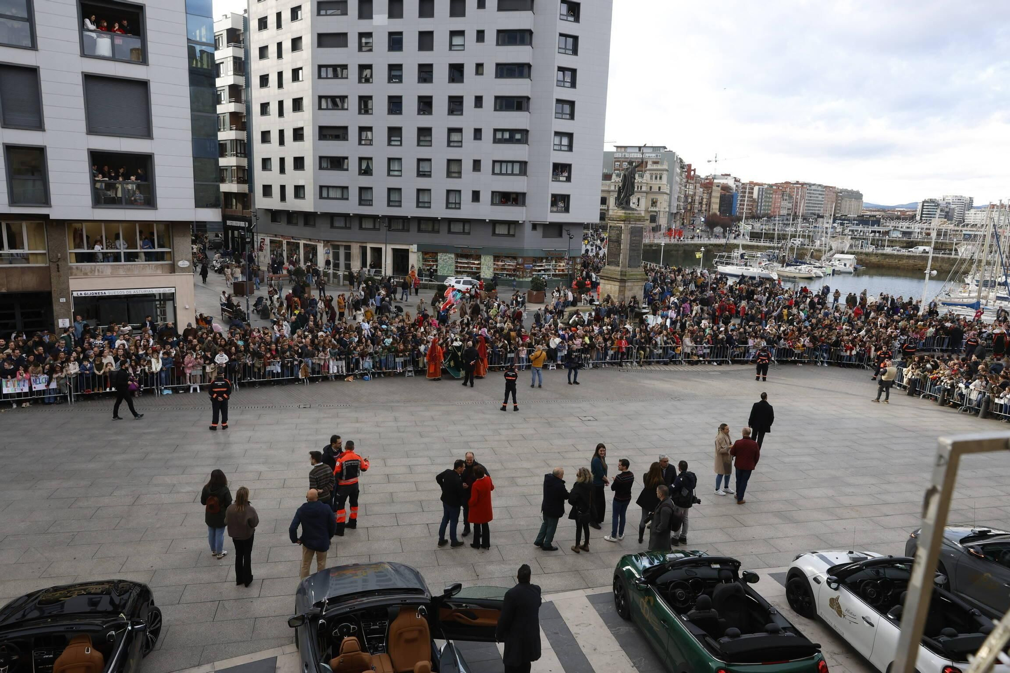 En imágenes: Los Reyes Magos desembarcan en Gijón