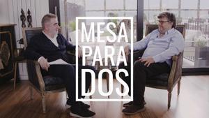 Juan Carlos Iglesias, con Pau Arenós durante su charla para la serie ’Mesa para dos’