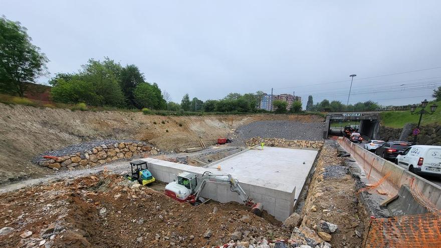 Una gran obra de ingeniería en Oviedo: El nuevo túnel a Ciudad Naranco se construirá fuera y después se «empujará» bajo las vías