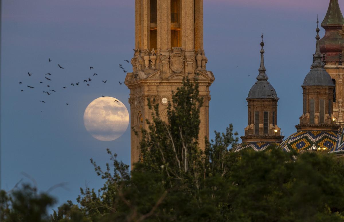 La Superluna de ciervo, vista desde Zaragoza