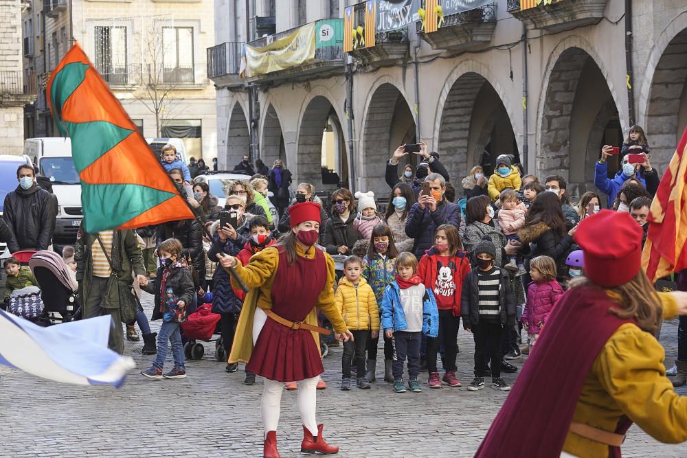 Els patges reials porten la màgia als barris de Girona