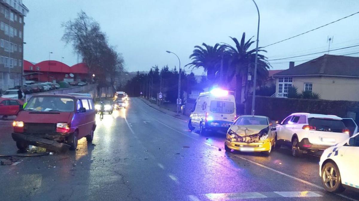 Una herida en una colisión entre tres coches en A Barcala | LA OPINIÓN