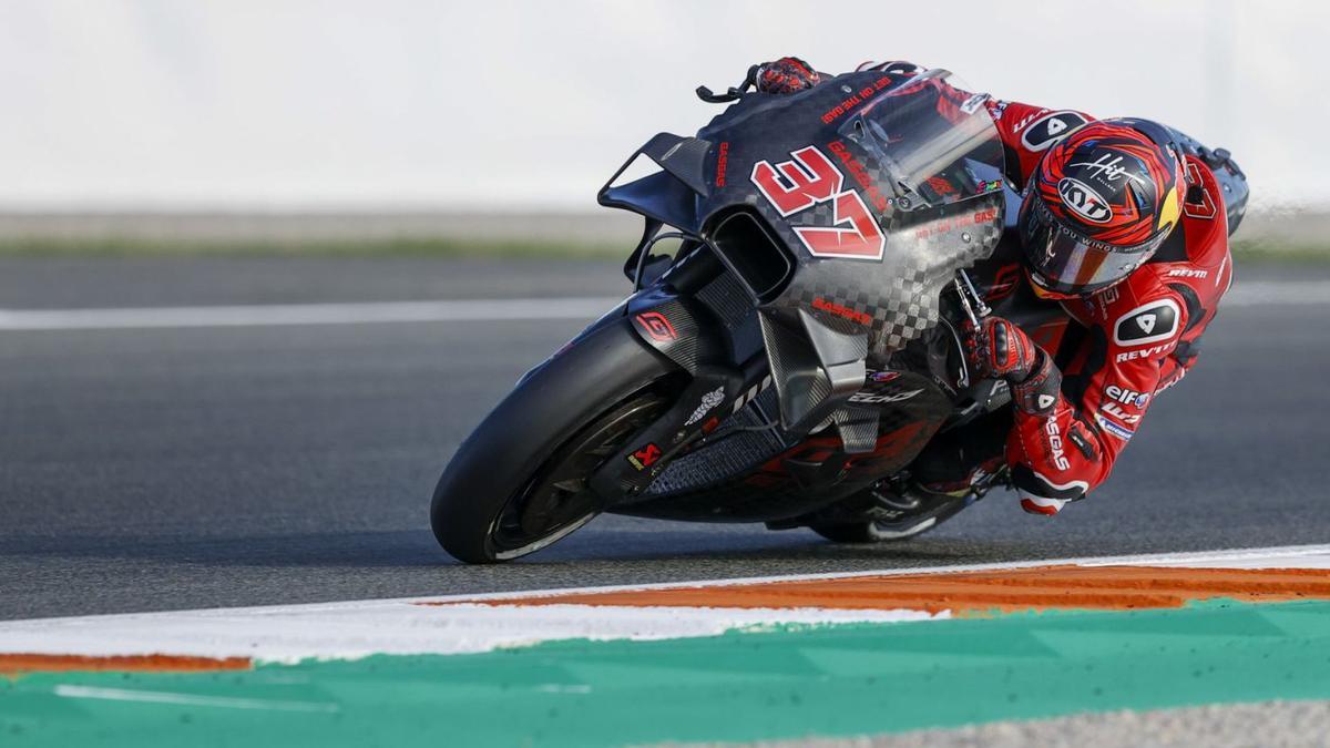 Augusto Fernández, en Cheste, donde rodó por primera vez sobre su nueva montura en la categoría de MotoGP.