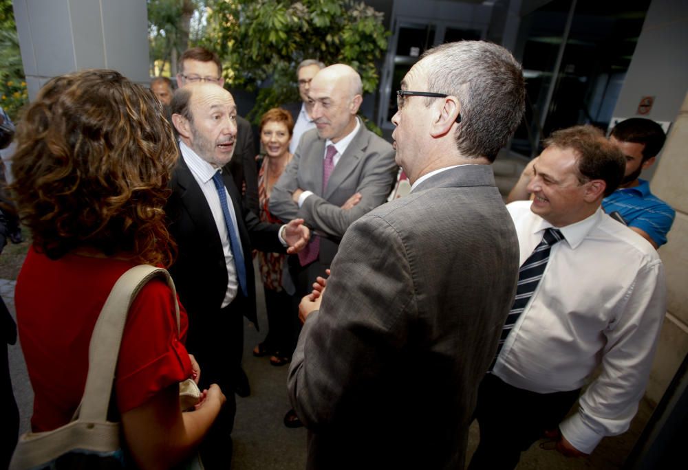 En julio de 2012 participó en las conferencias 'Perspectivas ante la crisis', organizadas por el Club Información