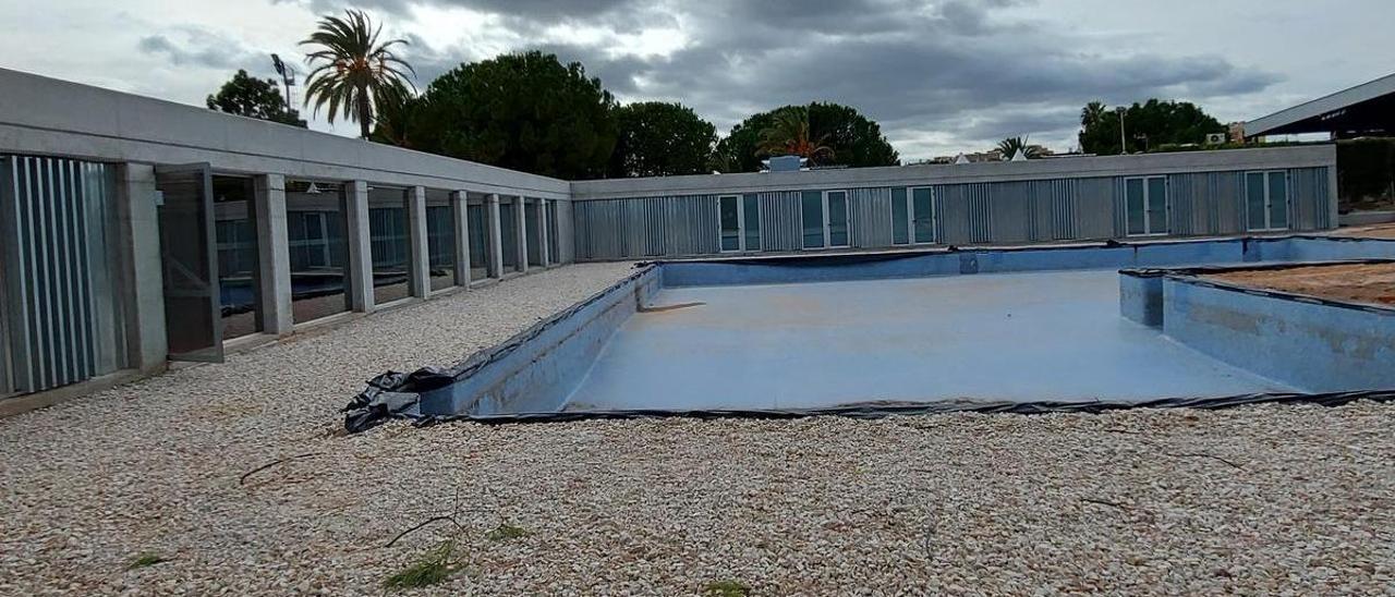 San Vicente destina 1,5 millones para la segunda fase de obras para cubrir la piscina.