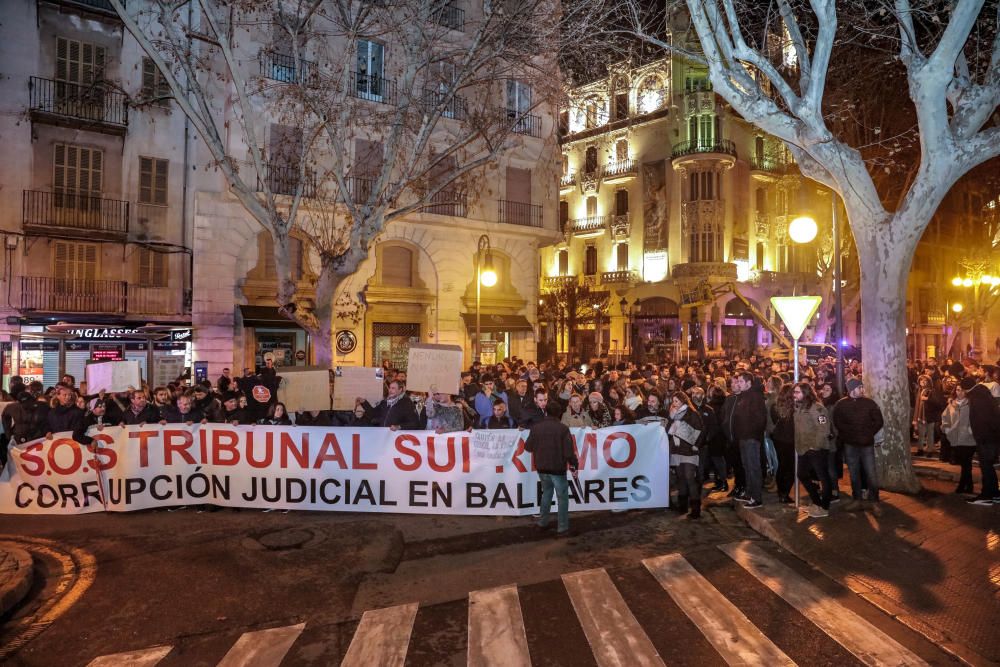 Nueva manifestación del entorno Cursach contra el juez Penalva