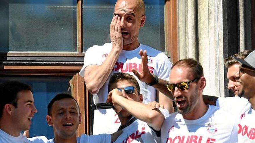 Guardiola va tornar a plorar en la celebració d&#039;ahir a Munic pel doblet