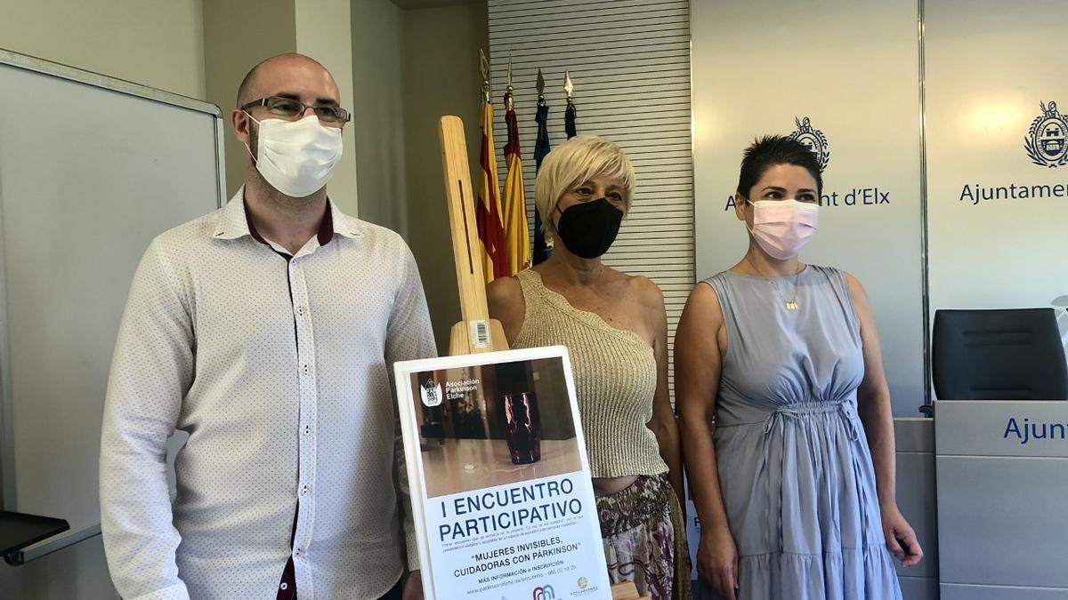 Presentación de la campaña en Elche para visibilizar el papel de la mujer cuidadora y que sufre párkinson