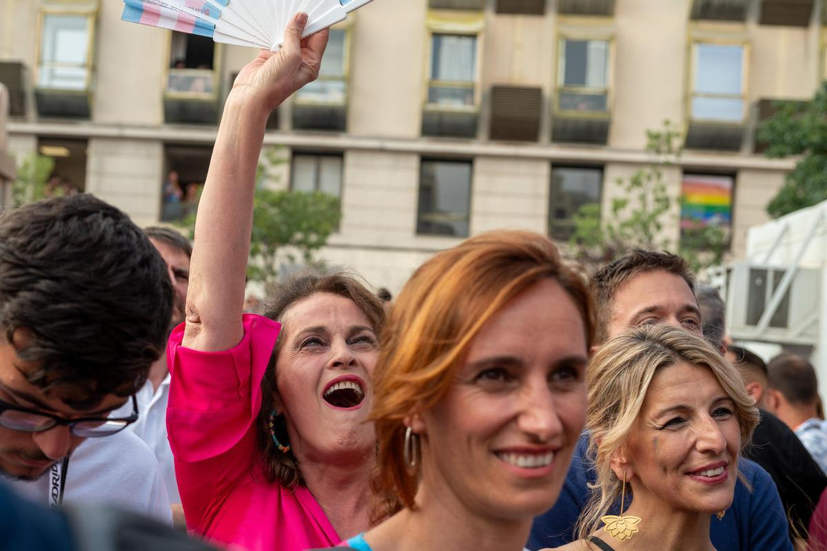 Carla Antonelli, Mónica García y Yolanda Díaz en las fiestas del Orgullo este jueves.