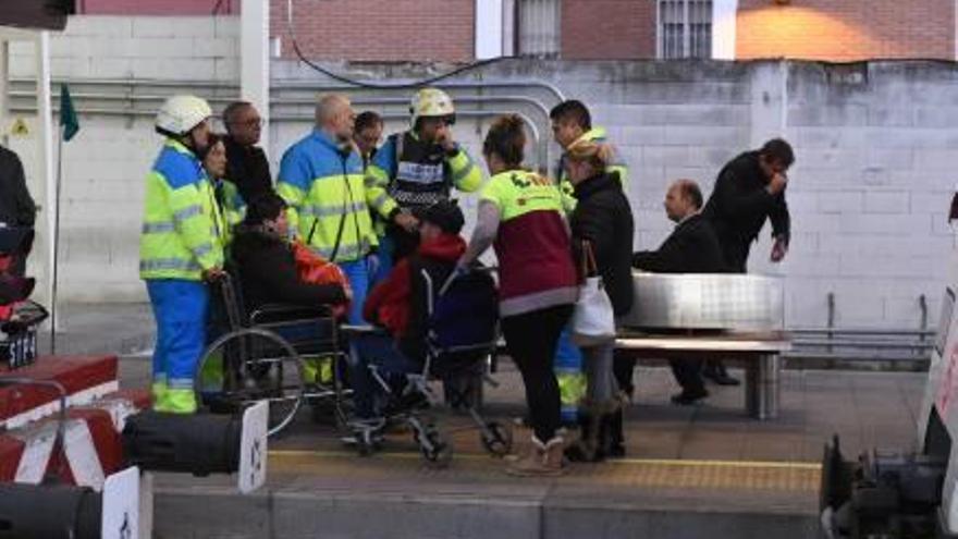 Els serveis d&#039;emergències en les tasques de rescat dels ferits