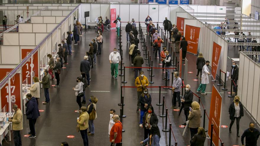 Saúde começará a vacinar em meados de junho para a faixa entre 40 e 50 anos