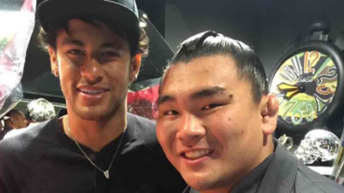 Neymar se fue de fiesta en Japón