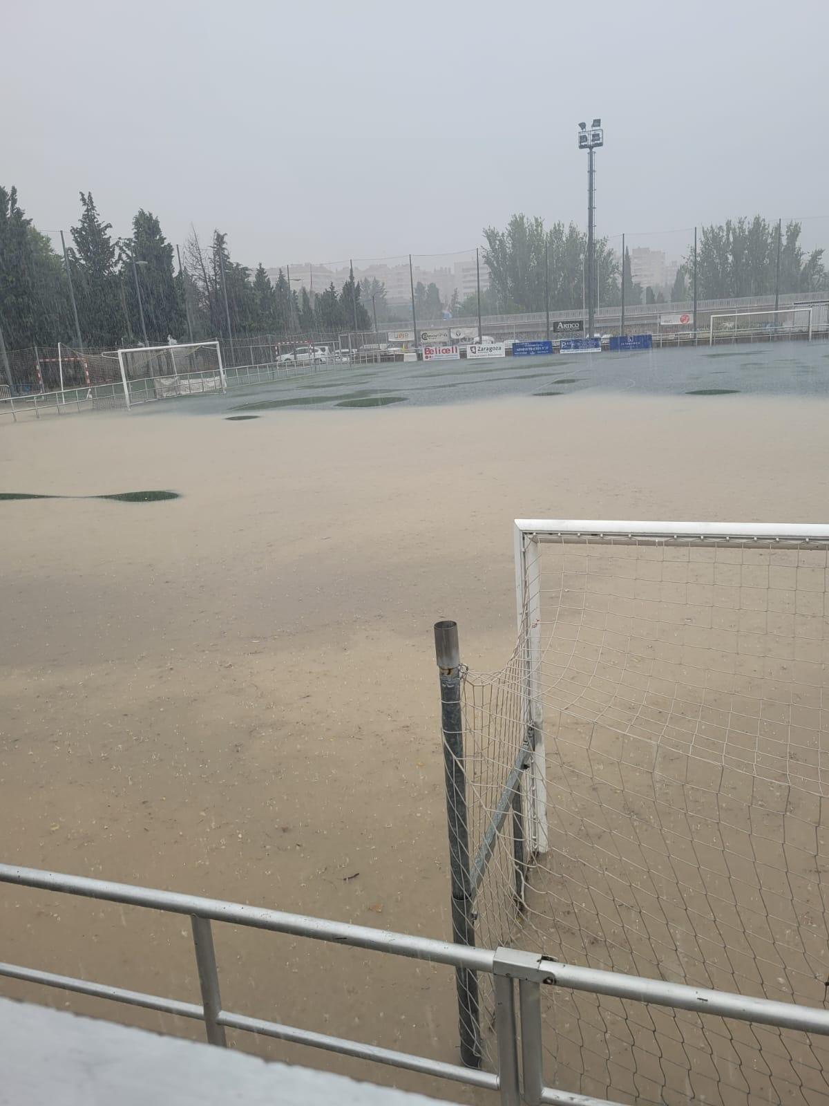 El antes y el después del campo de fútbol de San José tras la gran tormenta del sábado El antes y el después del campo de fútbol de San José tras la gran tormenta del sábado