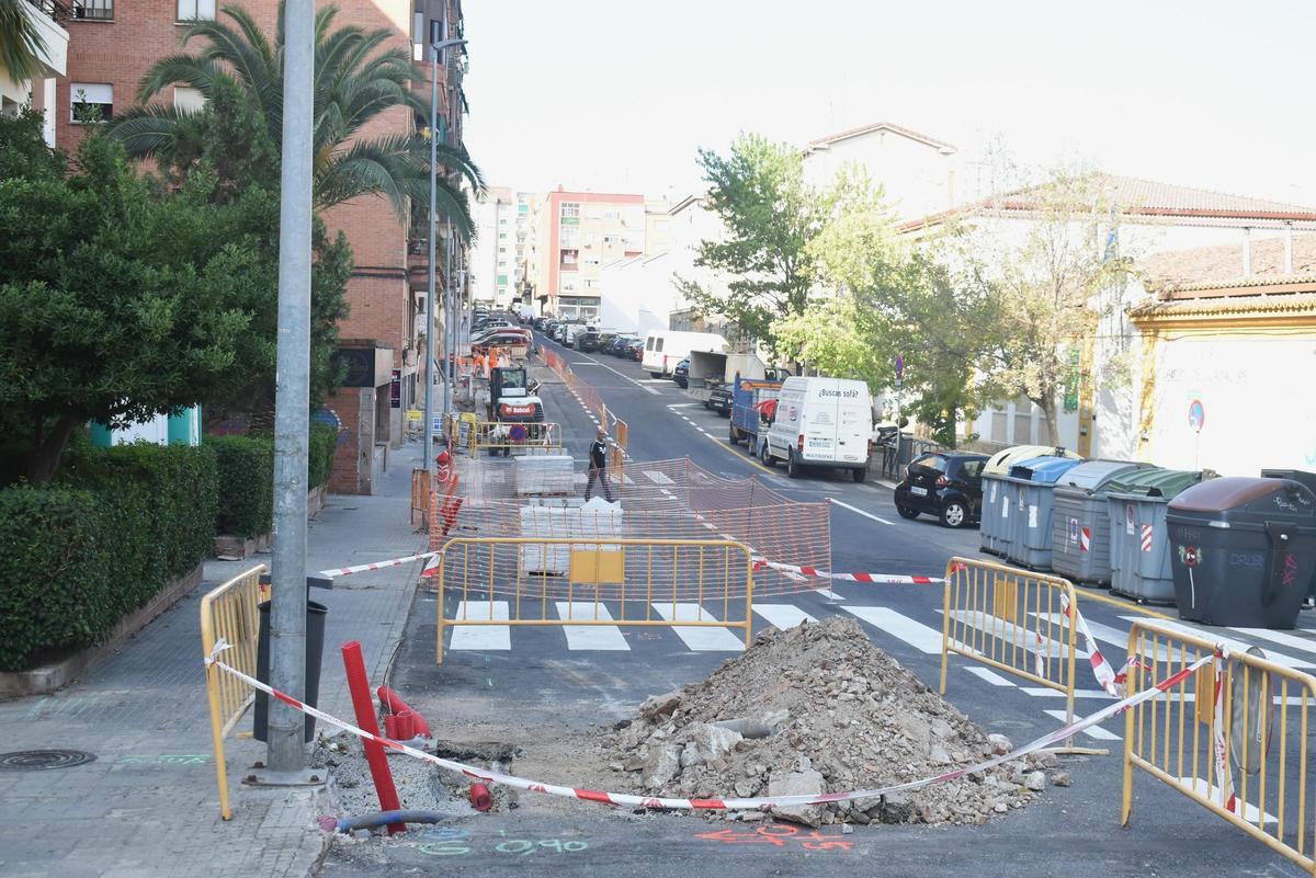 Galería | La calle MédicoSorapán de Cáceres mejora su accesibilidad