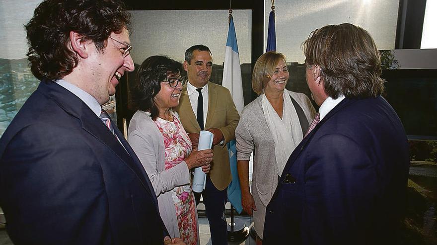 Por la izquierda, Carlos Cuadros, María Jesús Álvarez, consejera de Recursos Naturales; Vicente Domínguez, viceconsejero de Cultura; Mariví Monteserín, alcaldesa de Avilés, y Alberto López-Asenjo, secretario general de Pesca, ayer, en el Centro Niemeyer.