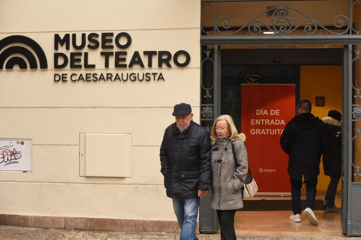 En imágenes | Gran ambiente en los museos de Zaragoza por San Valero