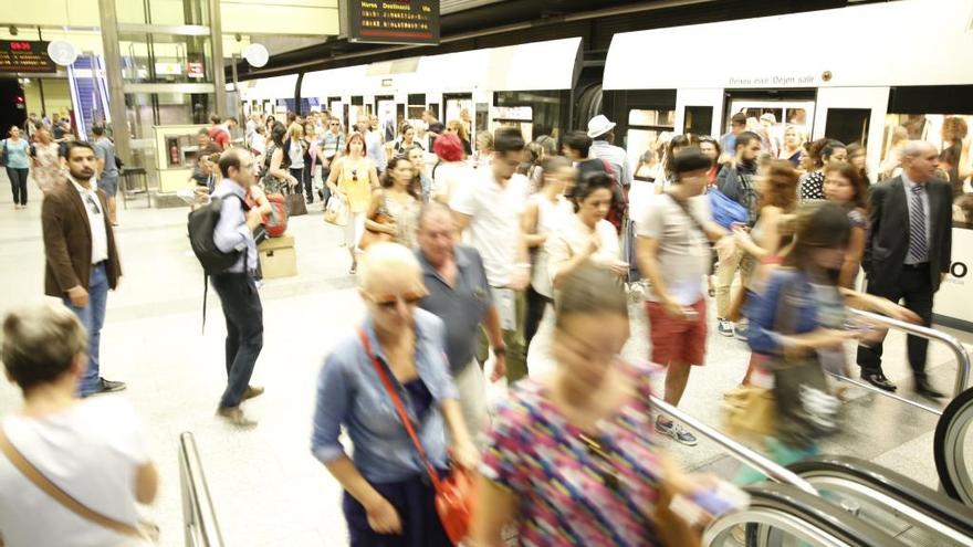 Usuarios del metro.