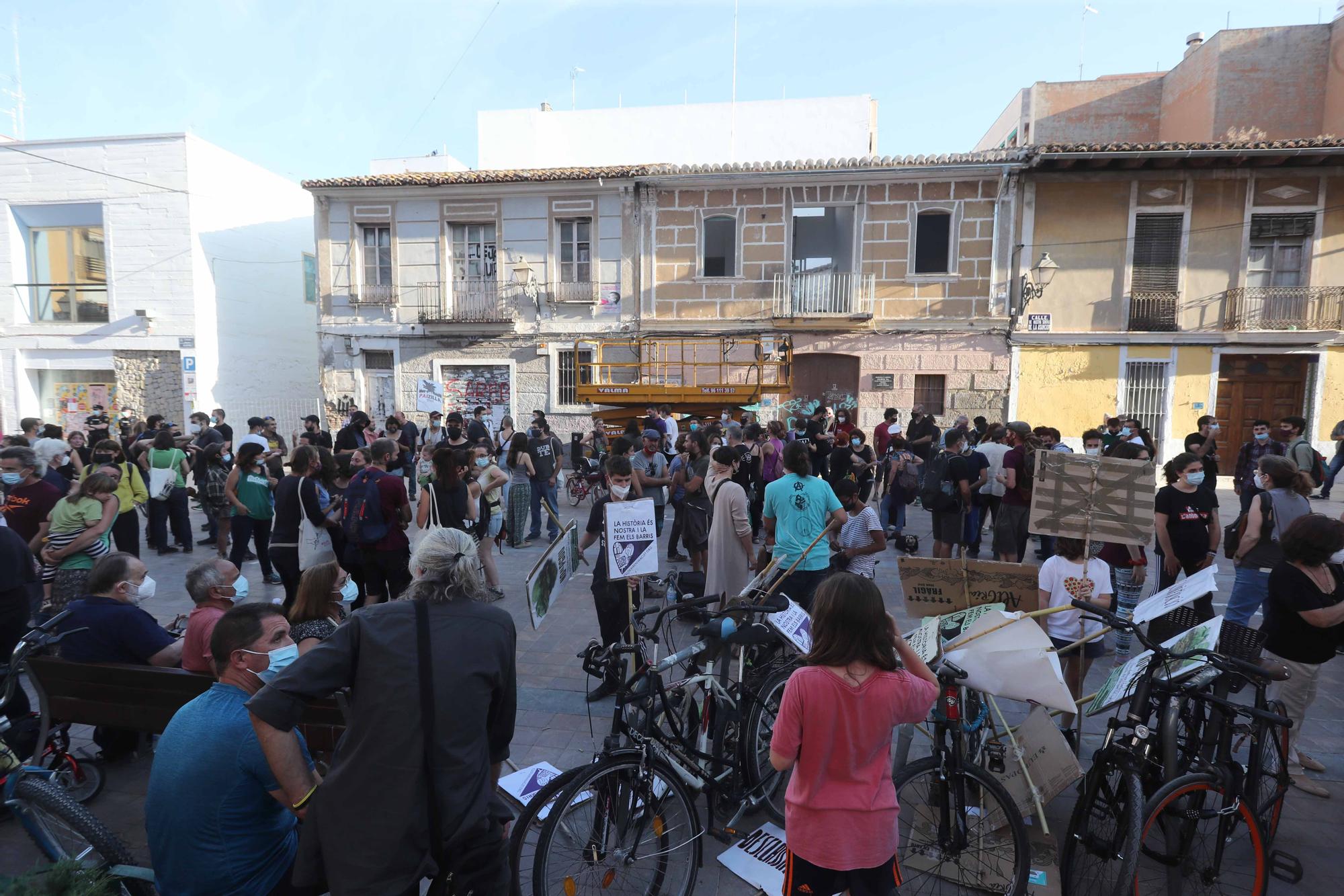 Protesta de los vecinos de Benimaclet contra el vallado de solares ocupados