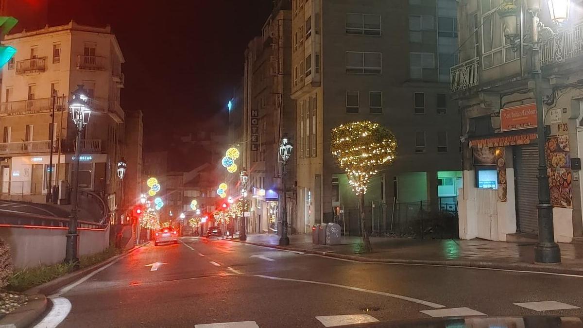 Luces de Navidad de Vigo encendisas hoy en la calle Alfonso XIII.