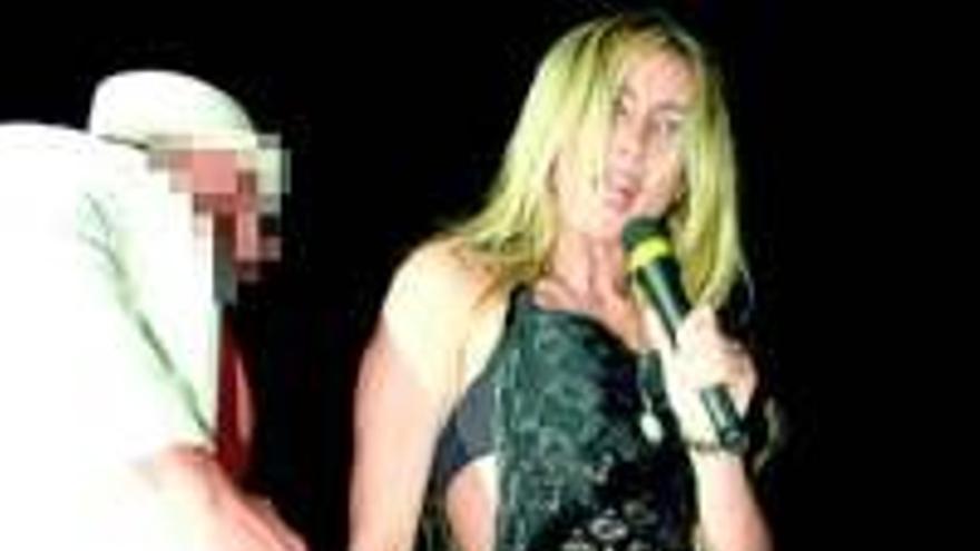 Berlusconi y una prostituta se enzarzan en un careo público