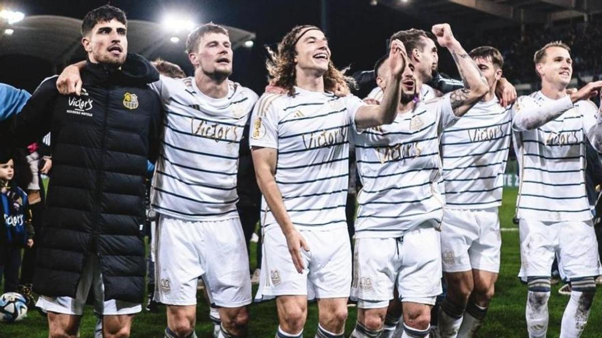 Los jugadores del Saarbrücken celebran su paso a semifinales de la Copa de Alemania