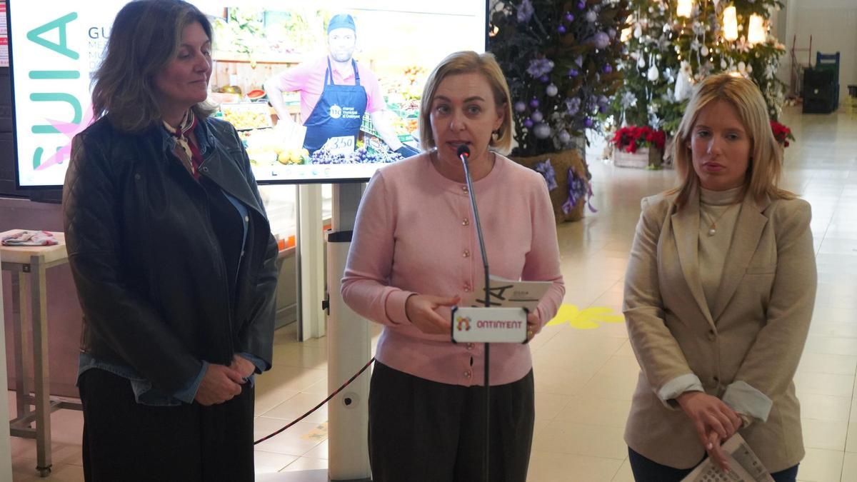 Participantes en la presentación de la guía y la web del mercado municipal de Ontinyent.