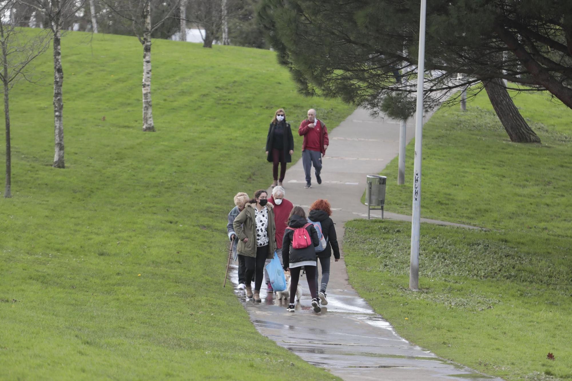 Gijón disfruta de la ciudad en el tercer cierre perimetral