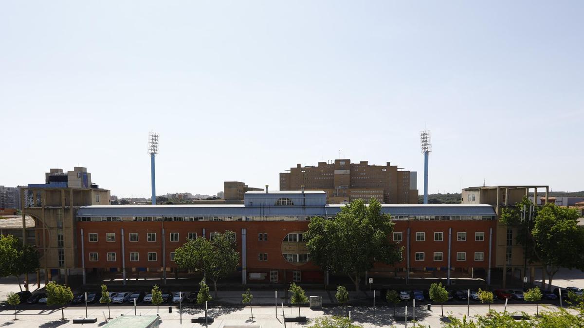 Estadio de La Romareda desde la calle Eduardo Ibarra en la actualidad