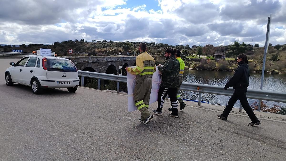 Los bomberos forestales reivindican un operativo fijo todo el año en una marcha de Molezuelas a Villarciervos