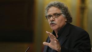 El diputat d’ERC al Congrés Joan Tardà llegeix el primer article de la Constitució en català i el president de la Cambra, Jesús Posada, el crida a l’ordre.
