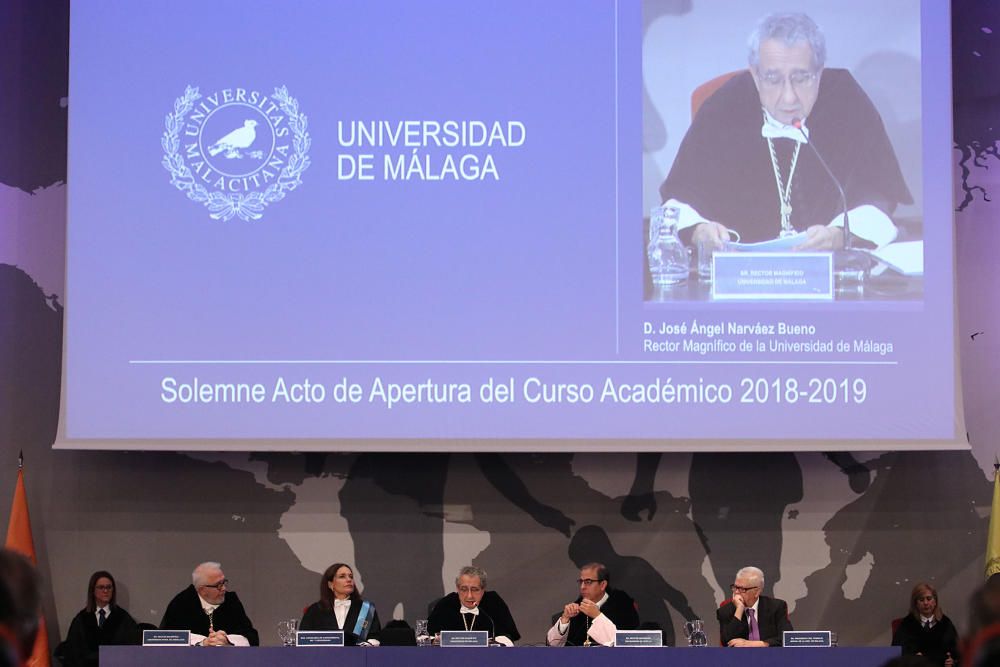 El rector de la Universidad de Málaga (UMA), José Ángel Narváez, defiende el valor de la universidad pública en la apertura del curso académico.