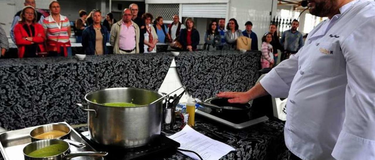 Un anterior showcooking en el que se enseña el arte de cocinar.  // Iñaki Abella