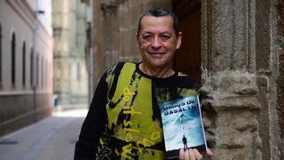 Julio Pérez, de Plasencia, se adentra en la novela negra con 'Dados de basalto'