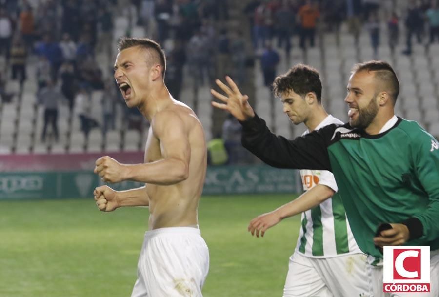 El Córdoba vence en el último suspiro al Zaragoza.