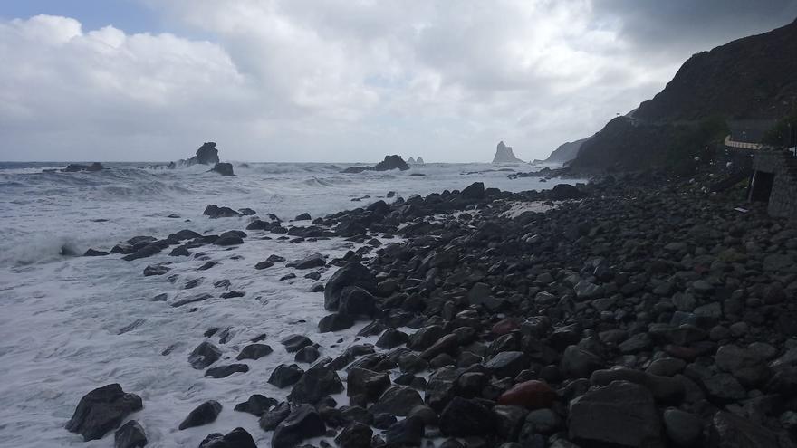 Cortes de luz, averías de semáforos y cierre de la costa, consecuencias de la borrasca Celia en Santa Cruz