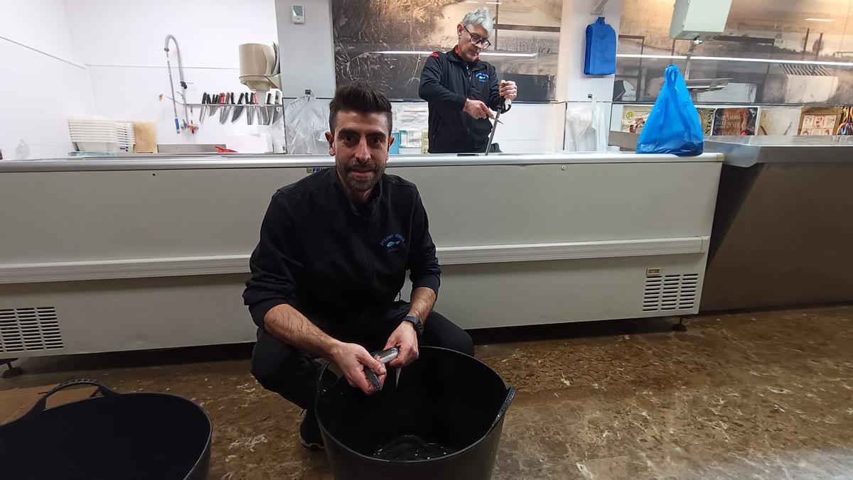 FOTOS | La pescadería de sa Pobla, Ca na Foc, sirve 1.700 kilos de anguilas