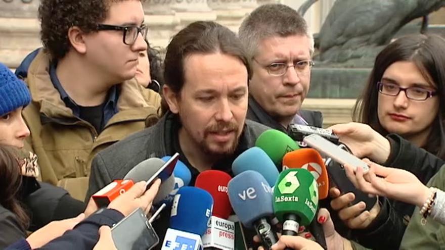 Vídeo / PSOE y Podemos piden explicaciones al Gobierno por el piso gratis del director de la DGT