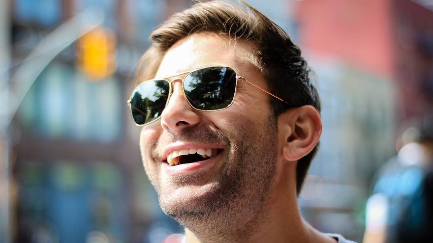 La multa de 200 euros que podrás recibir si usas este tipo de gafas de sol al volante