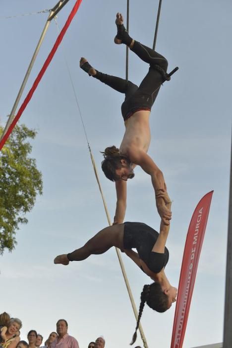 Trapecistas y malabaristas en el Puente Nuevo