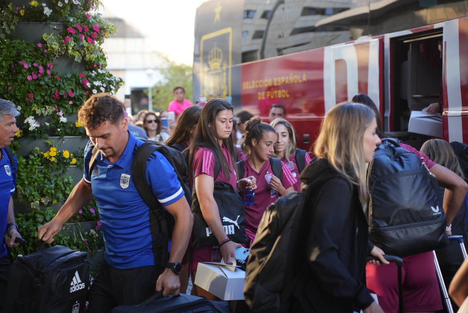 Las campeonas del mundo a su llegada a Córdoba, en imágenes