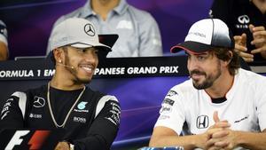 Lewis Hamilton y Fernando Alonso, durante una conferencia de prensa.