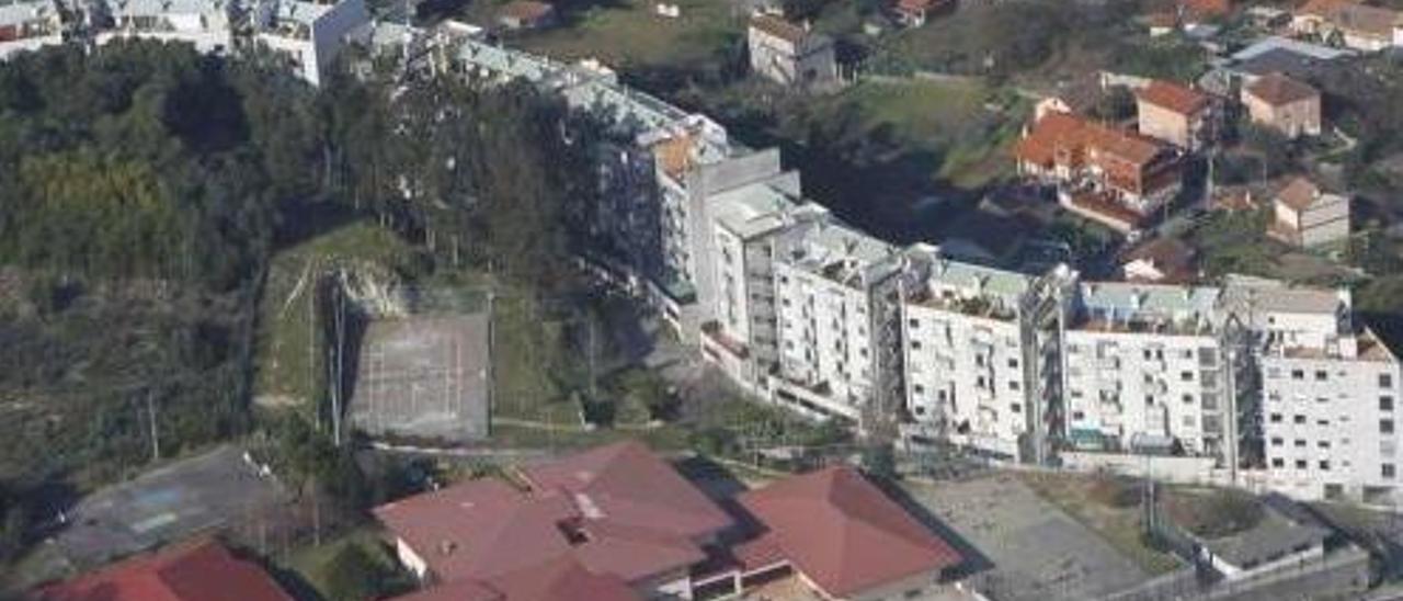 Vista aérea de la urbanización de la Colina de Castrelos, con más de un centenar de viviendas. // Ricardo Grobas