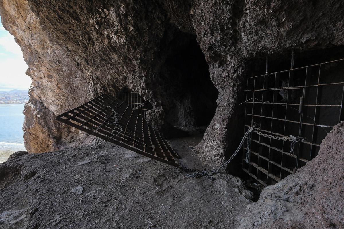 Cuevas de Los Canarios en El Confital