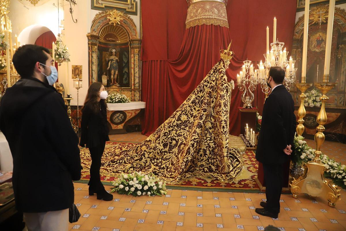 Manto bordado de la Virgen de Gracia y Amparo.