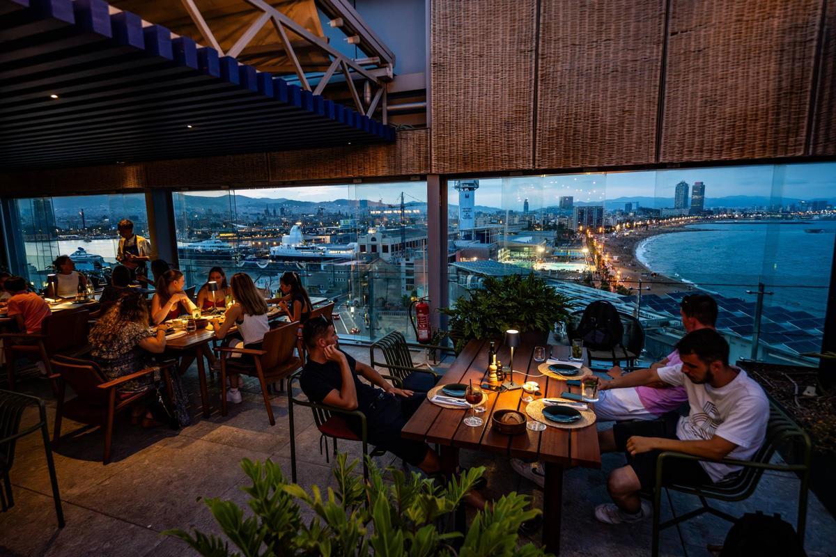 Azul Roof Top, la apuesta con vistas al mar de Romain Fornell, en la Nova Bocana.