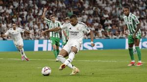 Real Madrid - Betis: El gol de penalti de Mbappé