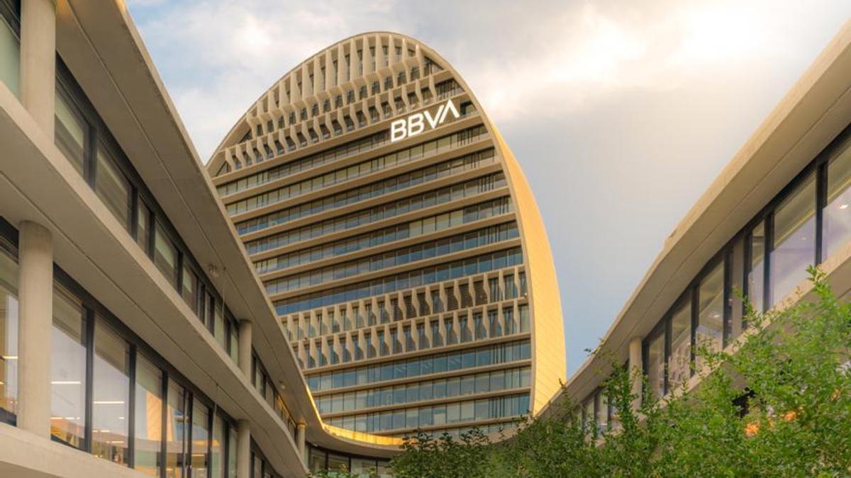 El BBVA manté el seu pla per captar pimes en plena opa sobre el Sabadell