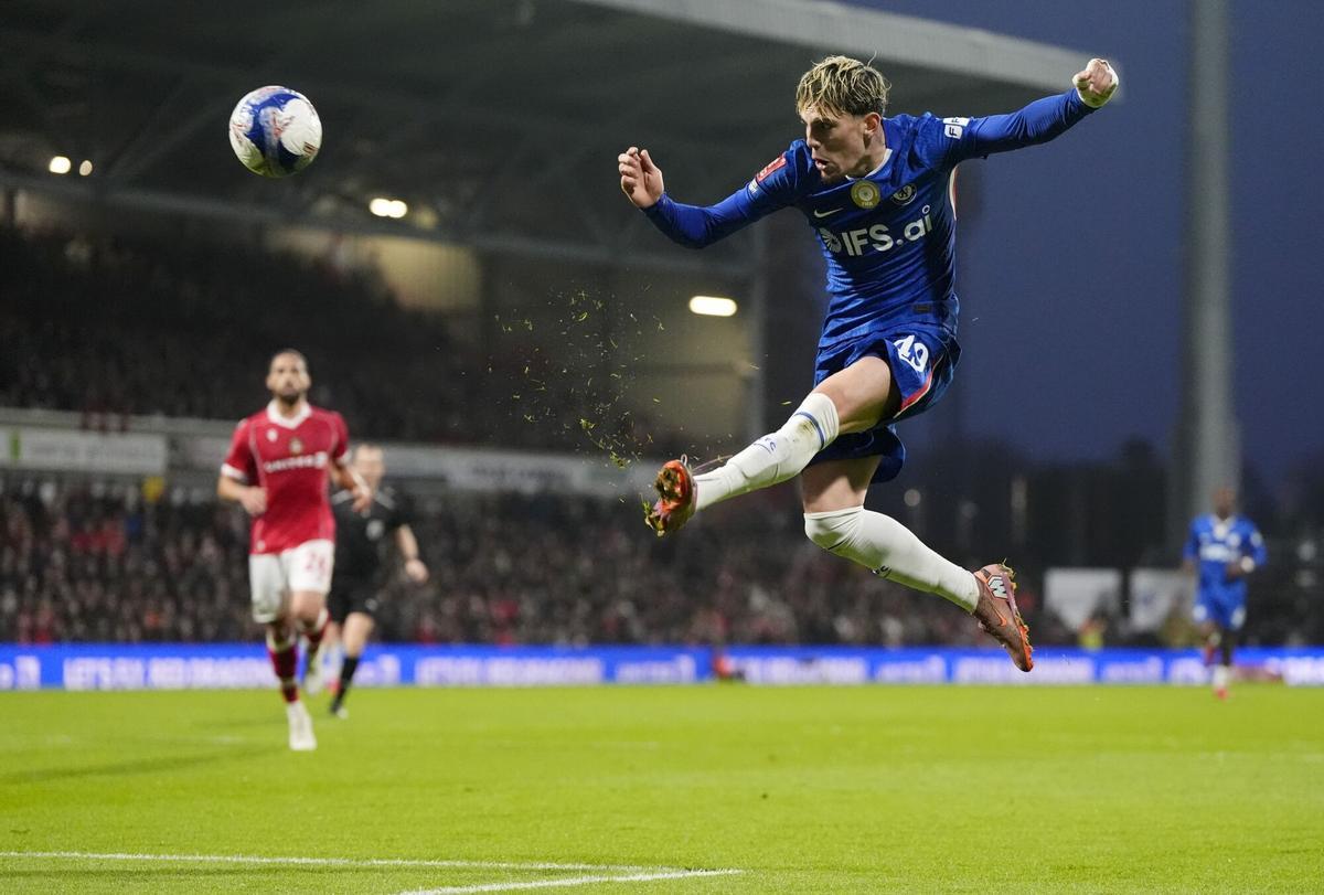 Alejandro Garnacho, del Chelsea, ante el Wrexham en la FA Cup
