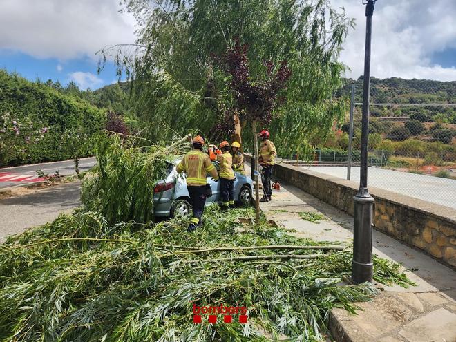 Una intensa tormenta azota el Camp de Tarragona y el Penedès con fuertes rachas de viento y granizo