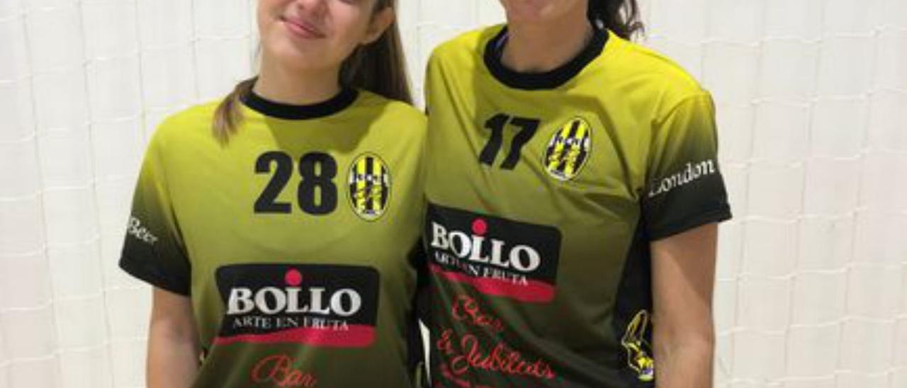 Las dos jugadoras fichadas. | REAL DE GANDIA CF